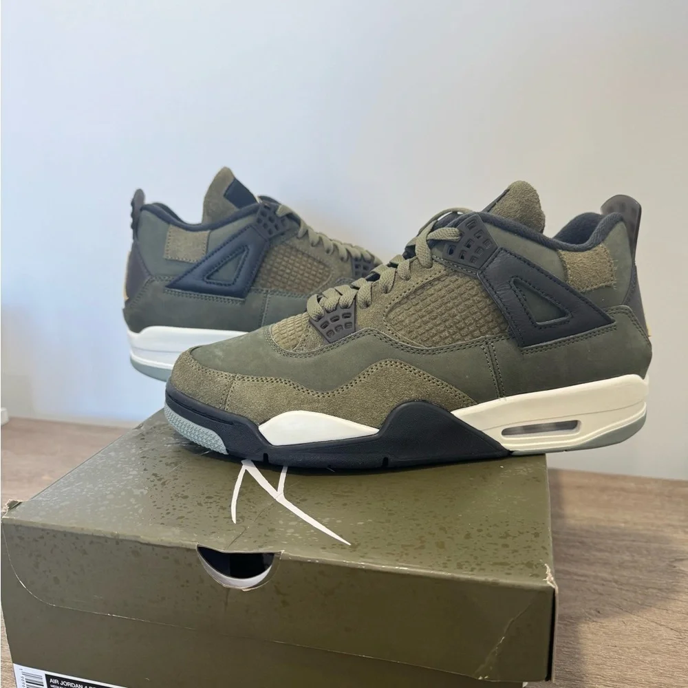 Air Jordan 4 Retro Olive and Black Sneakers | Never Worn | FB9927 200